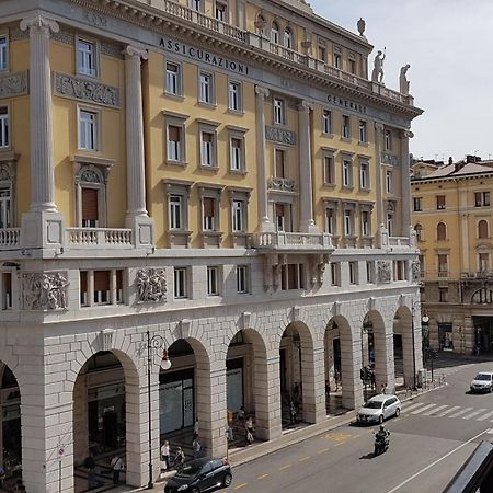 Trieste Center Rooms & Apartments - Fiori Di Trieszt Kültér fotó