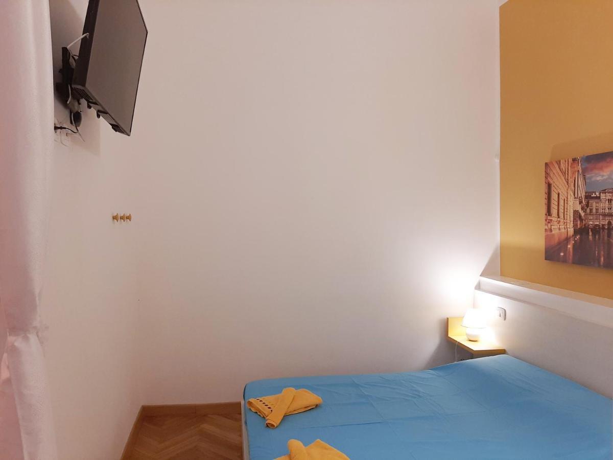 Trieste Center Rooms & Apartments - Fiori Di Trieszt Kültér fotó