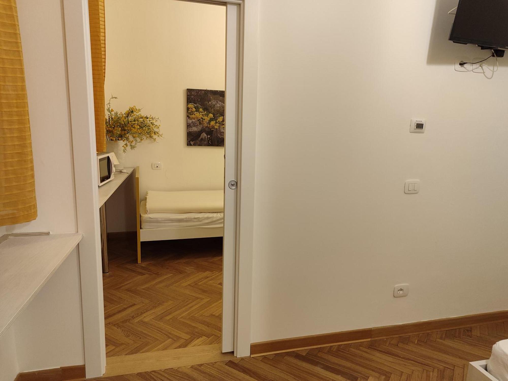 Trieste Center Rooms & Apartments - Fiori Di Trieszt Kültér fotó