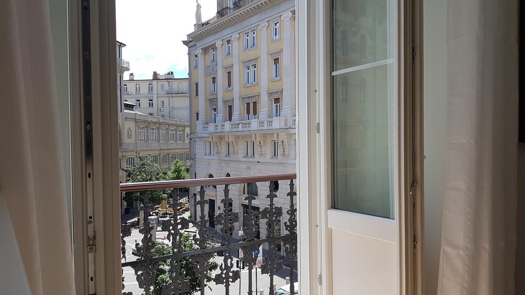 Trieste Center Rooms & Apartments - Fiori Di Trieszt Kültér fotó