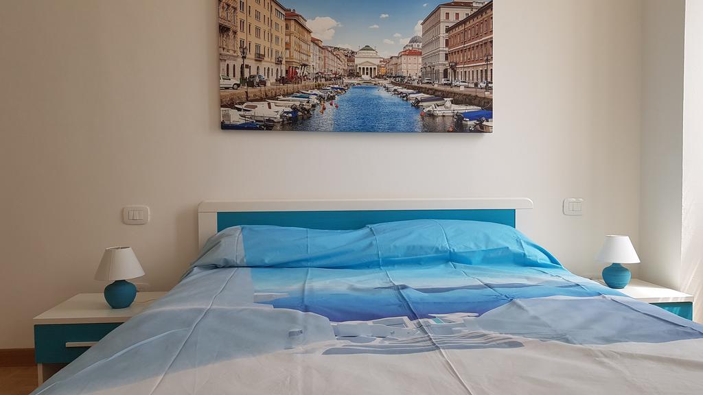 Trieste Center Rooms & Apartments - Fiori Di Trieszt Kültér fotó